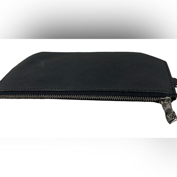 63. Authentic Louis Vuitton| EPI Leather Clutch - Picture 7 of 8